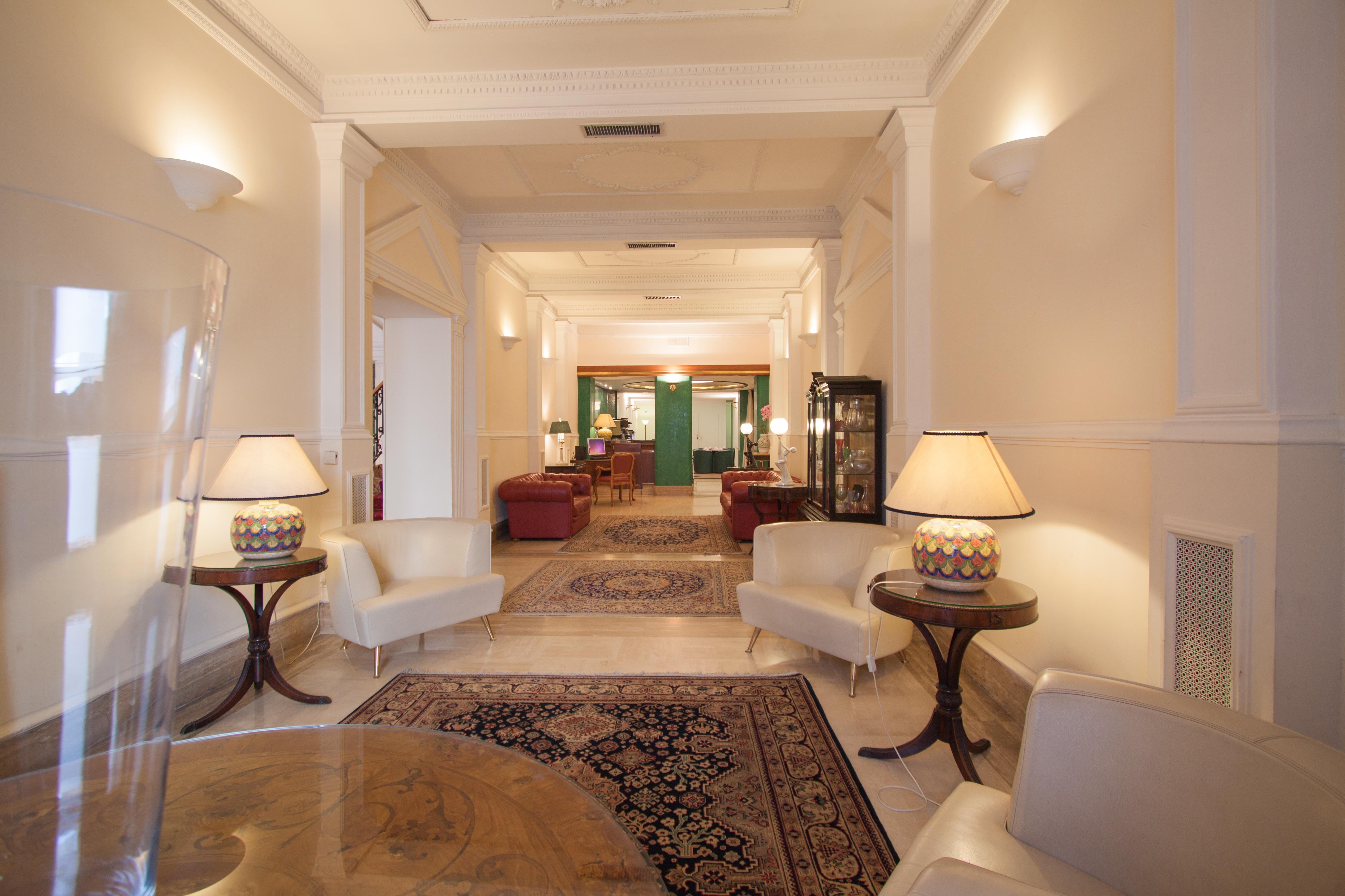 Laurentia Hotel 3*